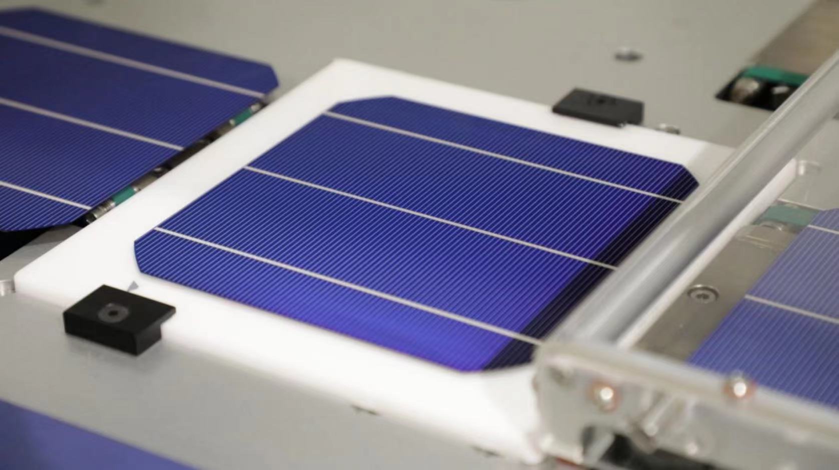 ¿Cómo convertir el área/eficiencia de las células solares?