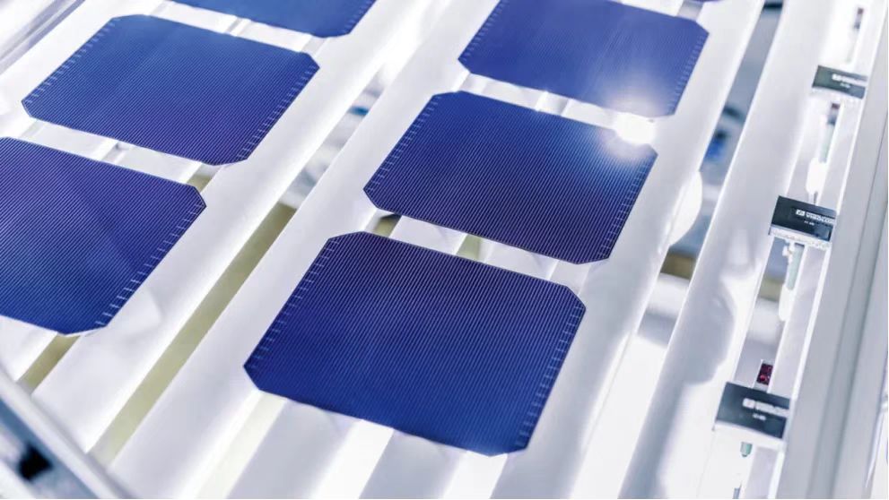 Tamaño de micras de la célula solar de contacto interdigital eficiente, contacto de pasivación y optimización del nivel de dopaje